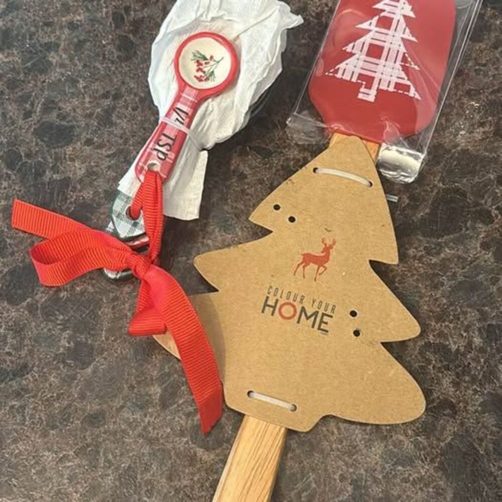 Safdie & Co. Christmas Spatula and Measuring Spoon Gift Set